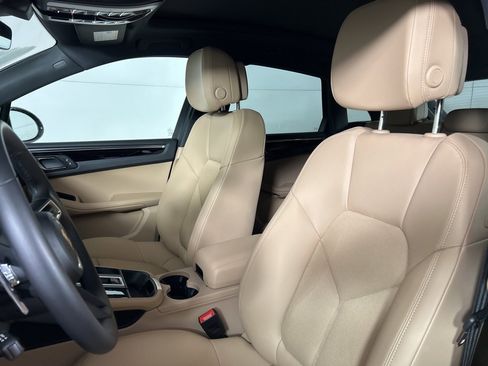 Certified 2025 Porsche Macan image 23