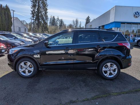 Used 2015 Ford Escape SE w/ Equipment Group 201A image 2