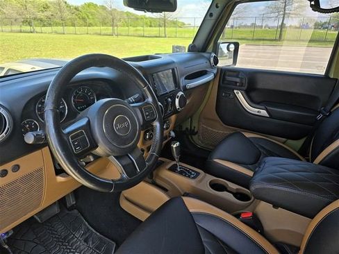 Used 2013 Jeep Wrangler Unlimited Sahara image 12