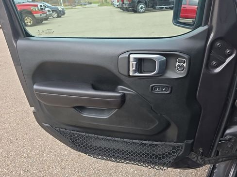 Used 2018 Jeep Wrangler Unlimited Rubicon image 27