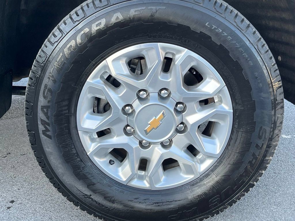 Used 2024 Chevrolet Silverado 3500 LT w/ Convenience Package AWD/4WD image 7