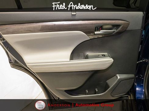 Used 2021 Toyota Highlander Limited AWD/4WD image 12