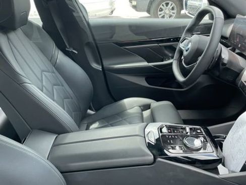 Used 2025 BMW 530i xDrive image 6