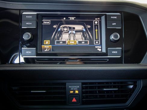 Used 2022 Volkswagen Jetta SE image 5