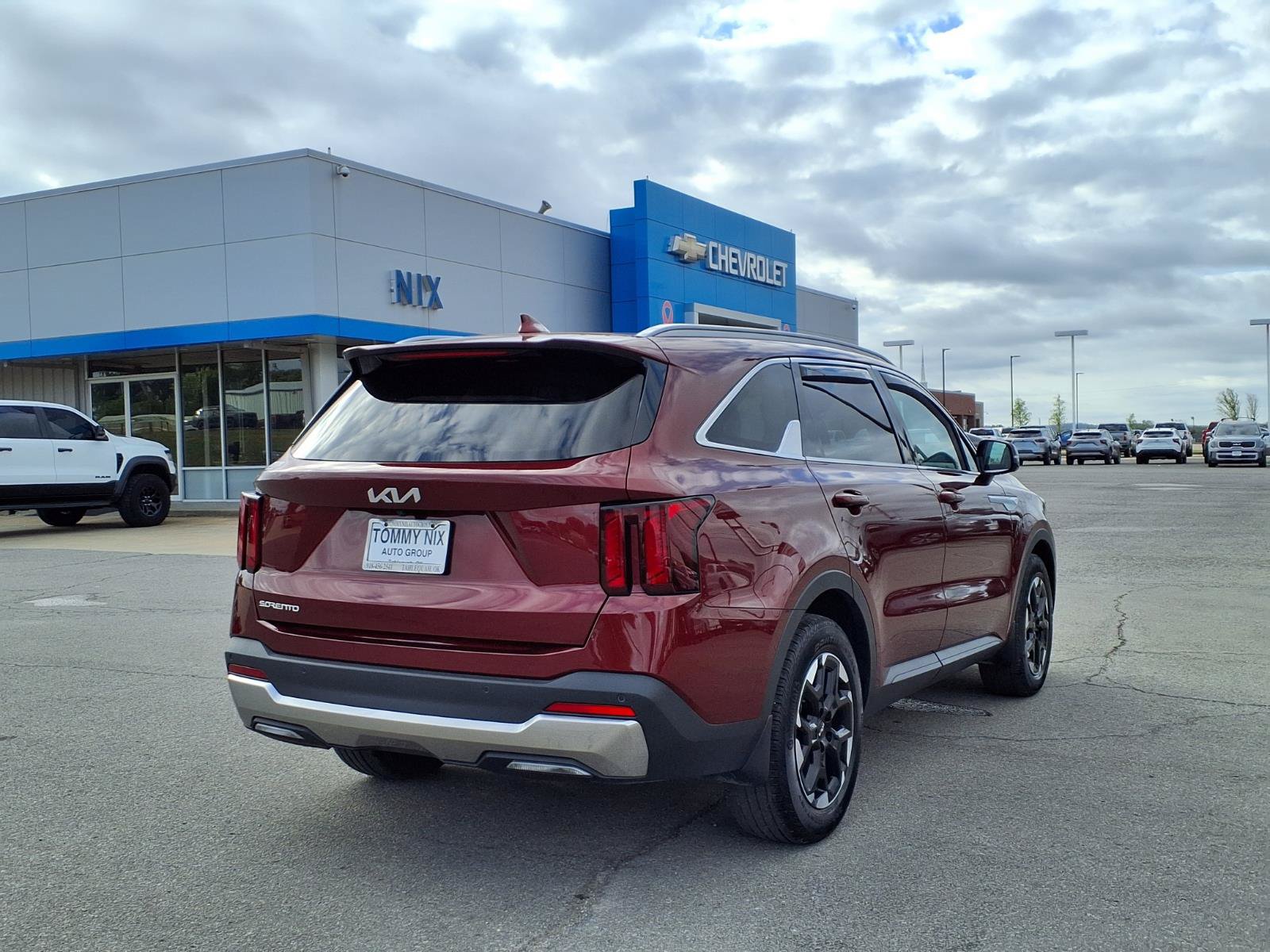 Used 2025 Kia Sorento S w/ Panoramic Sunroof Package FWD image 2