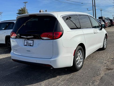 New 2026 Chrysler Voyager LX image 3