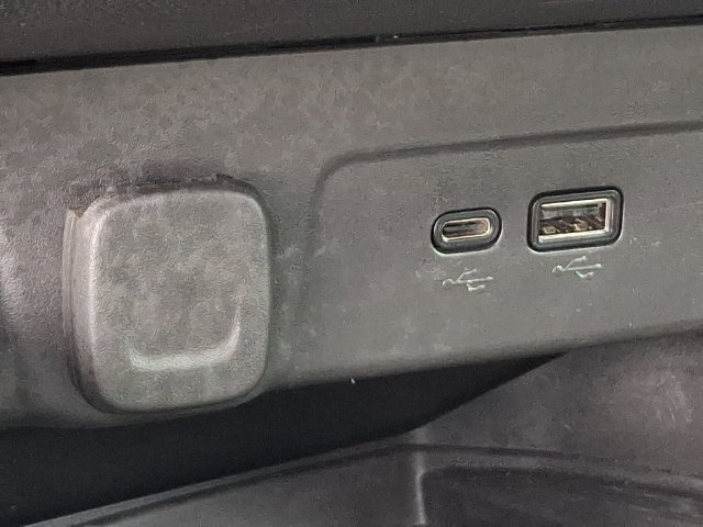 Used 2025 Chevrolet Trax ACTIV w/ Sunroof Package FWD image 17