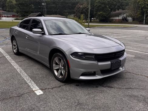 Used 2016 Dodge Charger SXT RWD image 8