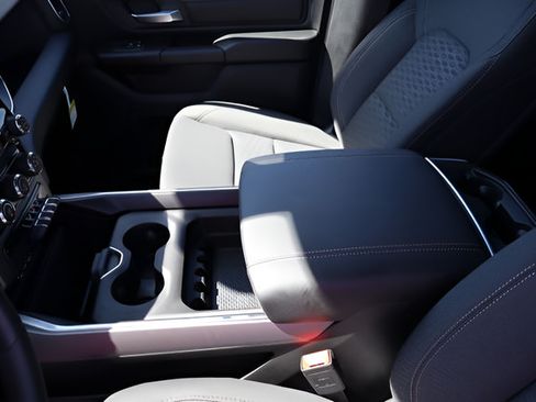 New 2026 RAM 1500 Express AWD/4WD image 23