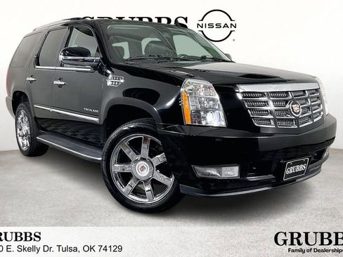 Used 2013 Cadillac Escalade Luxury image 1