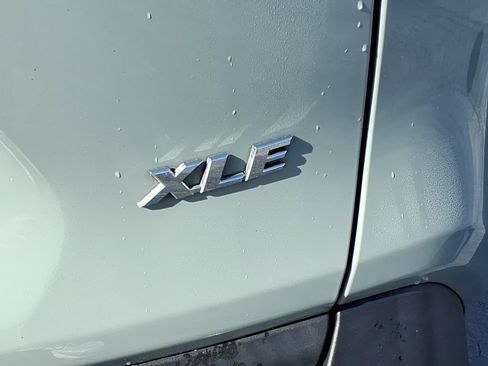 Used 2022 Toyota RAV4 XLE Premium image 10