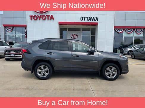 Used 2022 Toyota RAV4 XLE w/ Convenience Package AWD/4WD image 4