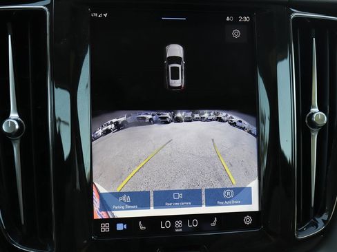 Used 2024 Volvo XC60 B5 Core image 30