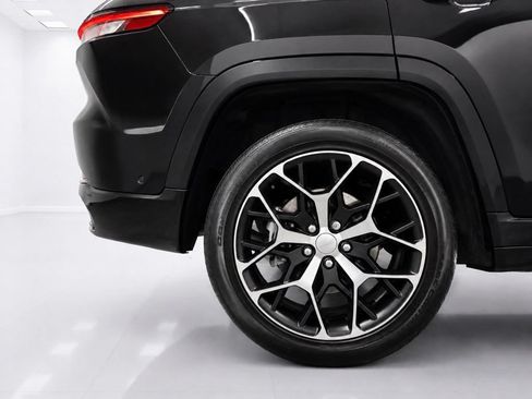 Used 2023 Jeep Grand Cherokee Summit AWD/4WD image 4