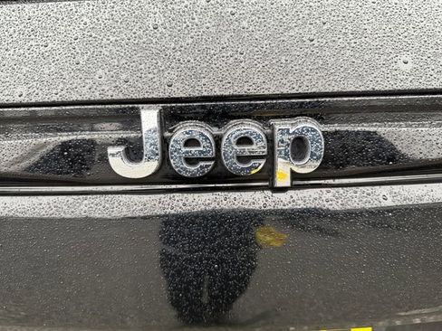 Used 2024 Jeep Grand Cherokee Overland w/ Trailer Tow Package AWD/4WD image 28