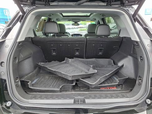 Certified 2023 GMC Terrain SLT w/ Tech Package FWD image 31