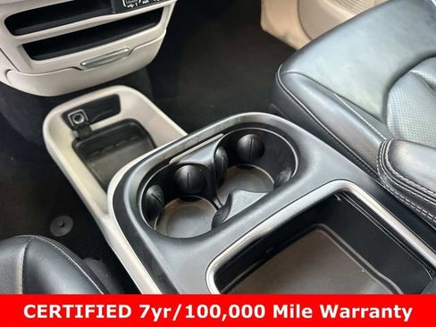 Certified 2023 Chrysler Pacifica Touring-L image 26
