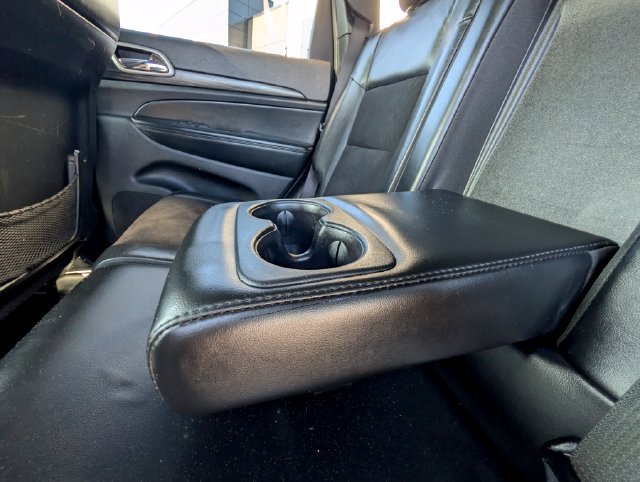 Used 2020 Jeep Grand Cherokee Altitude AWD/4WD image 13