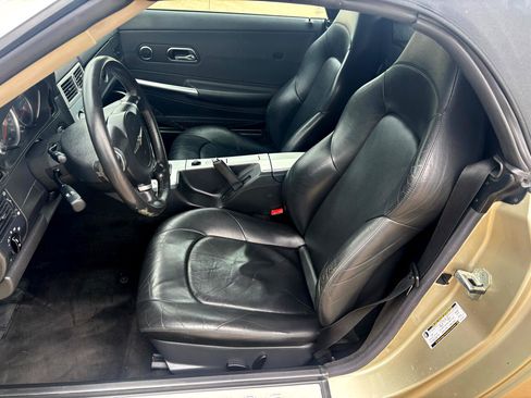 Used 2006 Chrysler Crossfire Limited image 9