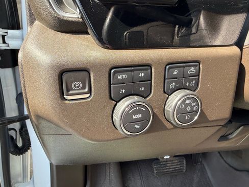 Used 2024 Chevrolet Silverado 2500 LTZ AWD/4WD image 18