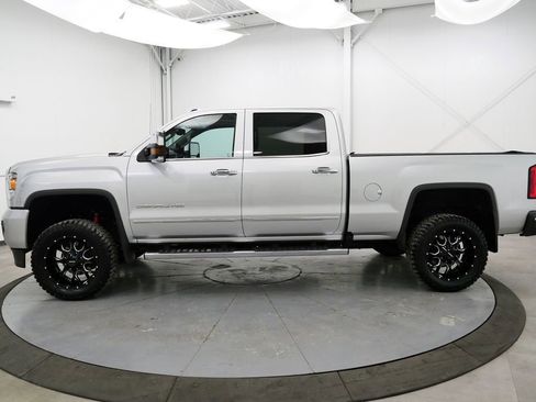 Used 2019 GMC Sierra 2500 Denali w/ LPO, Protection Package image 4