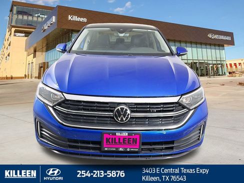 Used 2024 Volkswagen Jetta SEL image 2