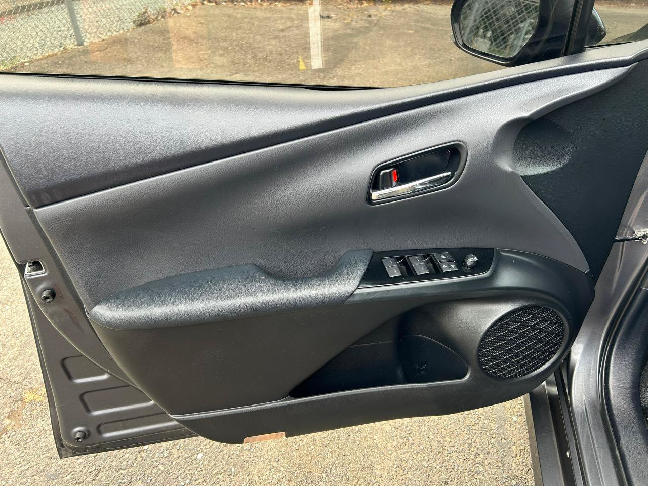 Used 2019 Toyota Prius XLE AWD/4WD image 11