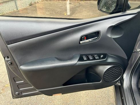 Used 2019 Toyota Prius XLE AWD/4WD image 11