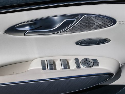 Used 2025 Genesis Electrified GV70 Advanced image 22