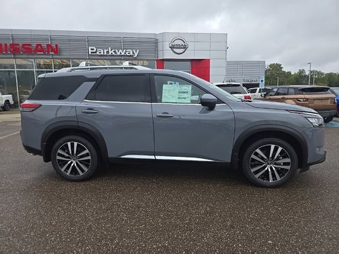 New 2025 Nissan Pathfinder Platinum w/ Cargo Package image 8