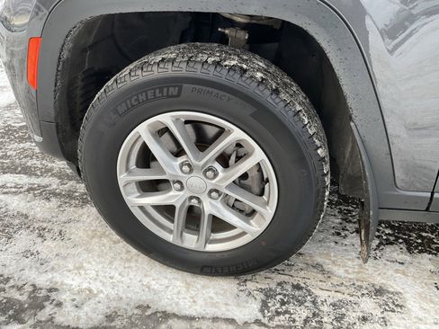 Used 2024 Jeep Grand Cherokee L Laredo w/ Luxury Tech Group I image 9