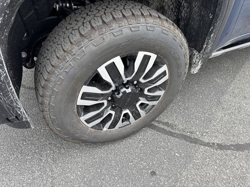 New 2025 GMC Sierra 2500 Denali Ultimate image 11