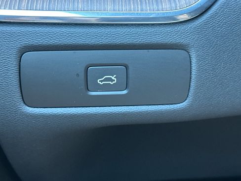 Certified 2023 Volvo XC60 B5 Ultimate w/ Climate Package image 34