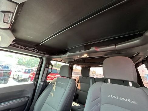 Used 2020 Jeep Wrangler Unlimited Sahara AWD/4WD image 35