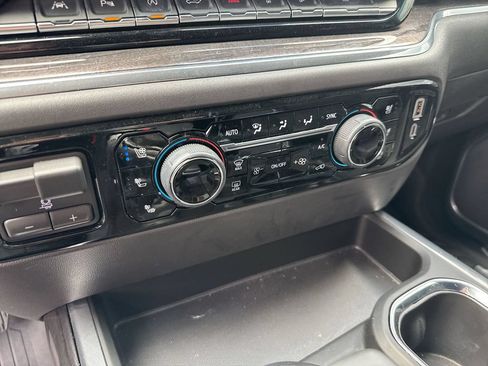 Used 2025 Chevrolet Silverado 1500 LTZ AWD/4WD image 24