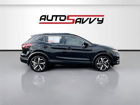 Used 2022 Nissan Rogue Sport SL w/ Premium Package image 8