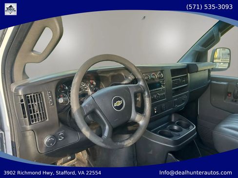 Used 2017 Chevrolet Express 2500 RWD image 17