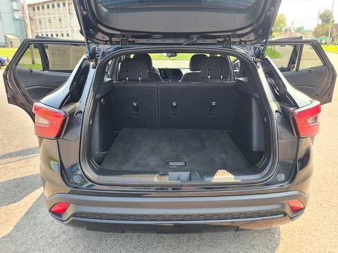 Used 2024 Chevrolet Trax RS w/ Driver Confidence Package FWD image 26