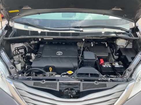Used 2012 Toyota Sienna XLE FWD image 50