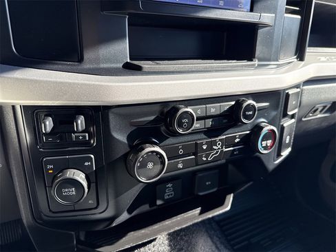 Used 2024 Ford F550 4x4 SuperCab Super Duty image 31