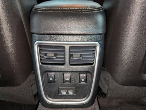 Used 2017 Chrysler 300 C w/ Safetytec Plus Group image 28