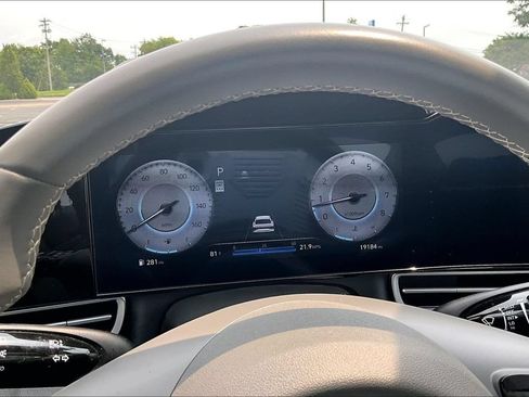 Used 2025 Hyundai Elantra SEL FWD image 18