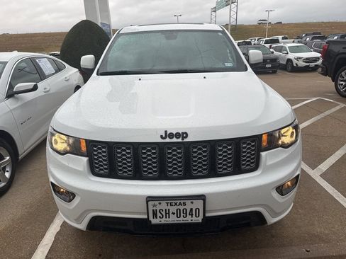Used 2020 Jeep Grand Cherokee Altitude image 2