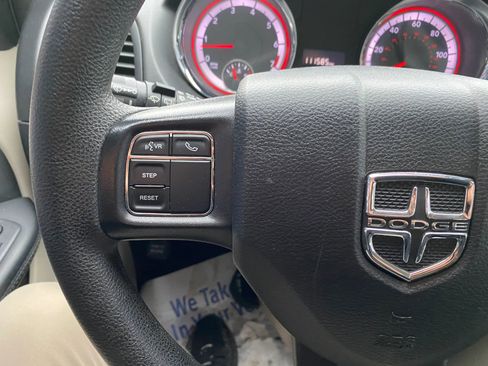 Used 2019 Dodge Grand Caravan SE w/ UConnect Hands-Free Group image 16