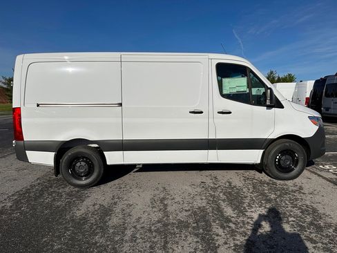 Used 2025 Mercedes-Benz Sprinter 2500 image 3