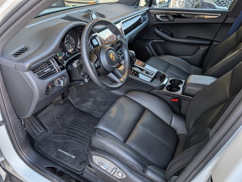 Used 2023 Porsche Macan Turbo AWD/4WD image 2