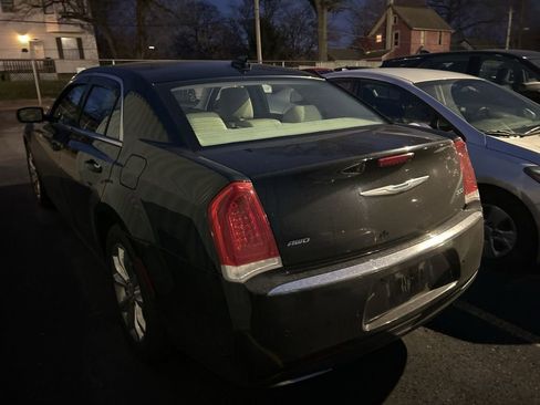 Used 2016 Chrysler 300 Limited image 9