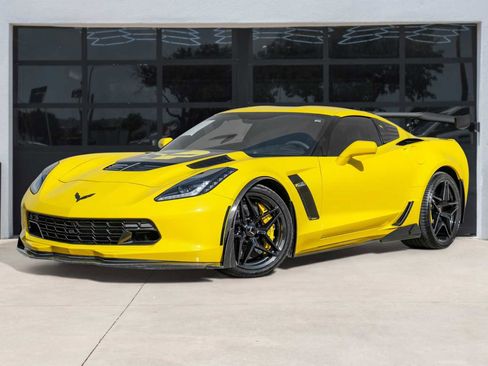 Used 2015 Chevrolet Corvette Z06 w/ 3LZ Preferred Equipment Group RWD image 1