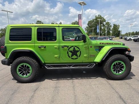 Used 2025 Jeep Wrangler Unlimited Rubicon AWD/4WD image 4