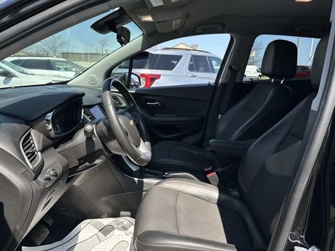 Used 2022 Chevrolet Trax LT w/ LT Convenience Package AWD/4WD image 10
